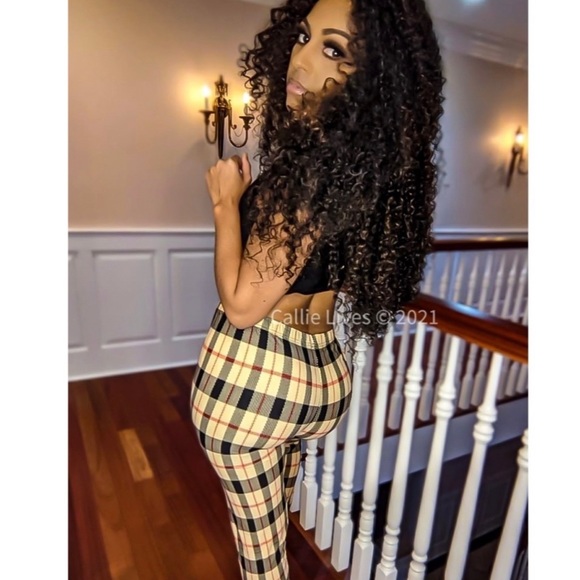 27) New! Plus Size! Soft Cream Red Plaid Curvy Comfortable Leggings - Picture 2 of 7